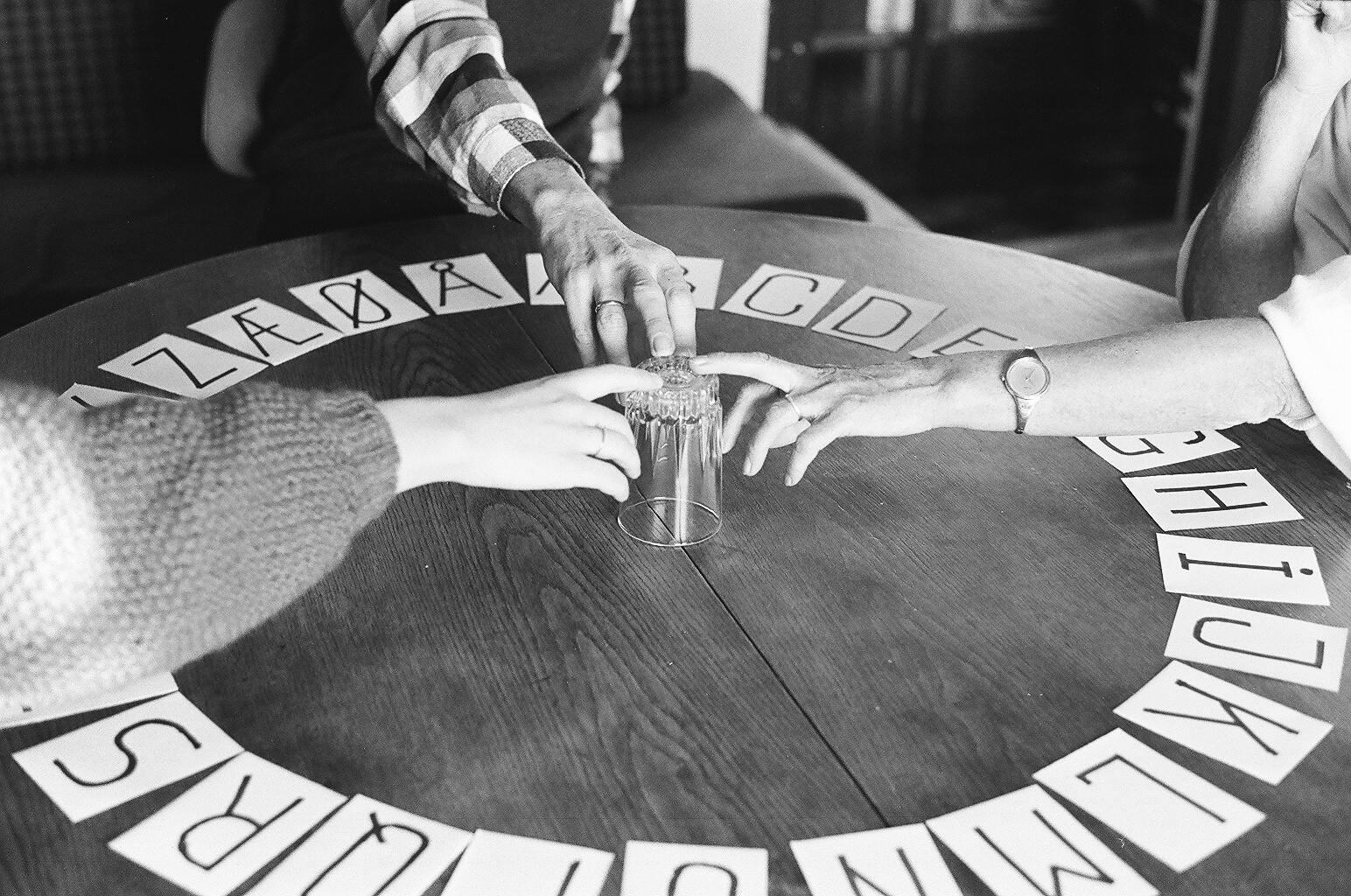 Tablero Ouija Parker Brothers años 80 · Colección